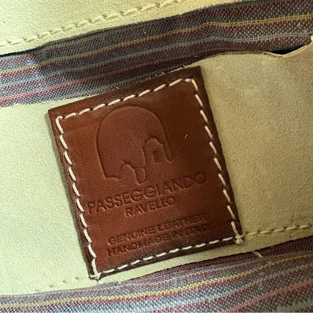Passeggiando Ravello Italian Leather Envelope Wristlet Clutch | Taupe Gray